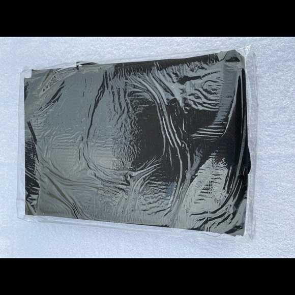 New in package.  Fine Pet Single seat cover for pets. - Picture 4 of 4